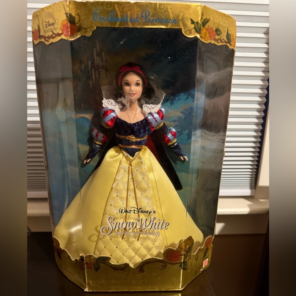 Disney Year 2000 Collector Dolls Enchanted Princess Series 12 Inch Doll